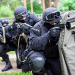 MASSIVE Federal Army STORMS Minnesota – 2,000 Agents! A tactical team in black gear preparing for an operation