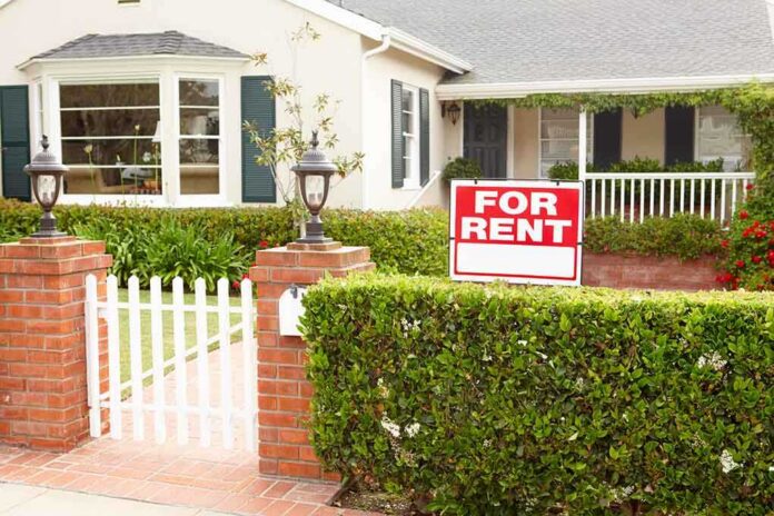 shutterstock_84704458 A house with a For Rent sign in the front yard